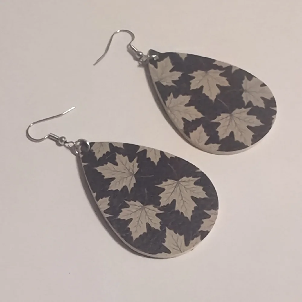 Elegant Black and White‎ Leaf Earrings